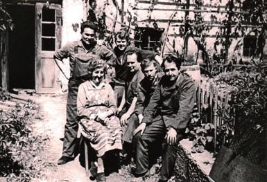 Die Mitarbeiter der ersten Stunde. Josef Thannhuber sammelt bereits in jungen Jahren die ersten Auslandserfahrungen bei Sécheron in der Schweiz, 1958.