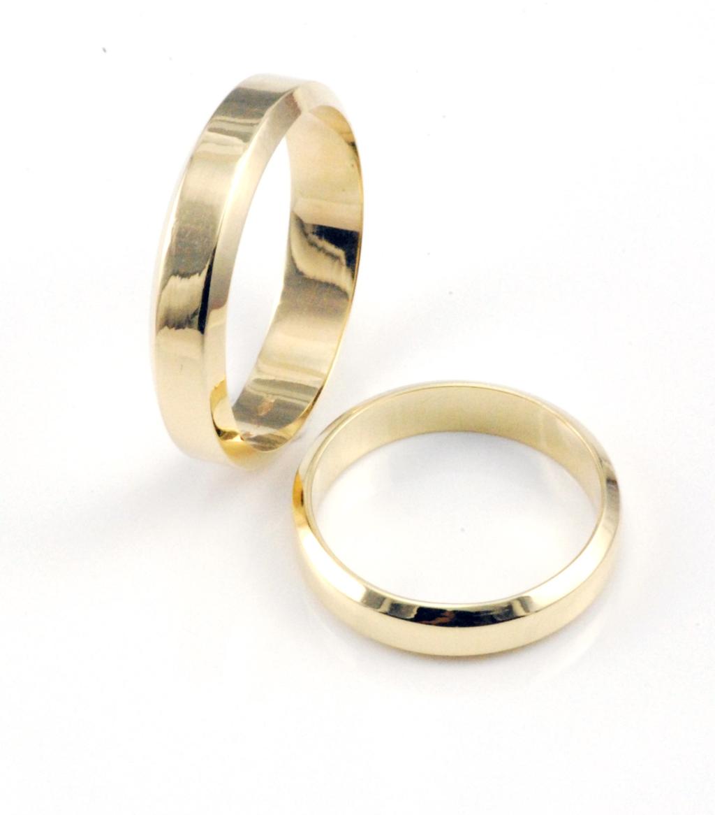 Modell: Francese ( E.004) Eheringe Rot-, oder Weißgold, matt oder glänzend) Breite/Gewicht je Ring: 3mm 3 Gr., 4mm (5 Gr.), 5mm (7 Gr.