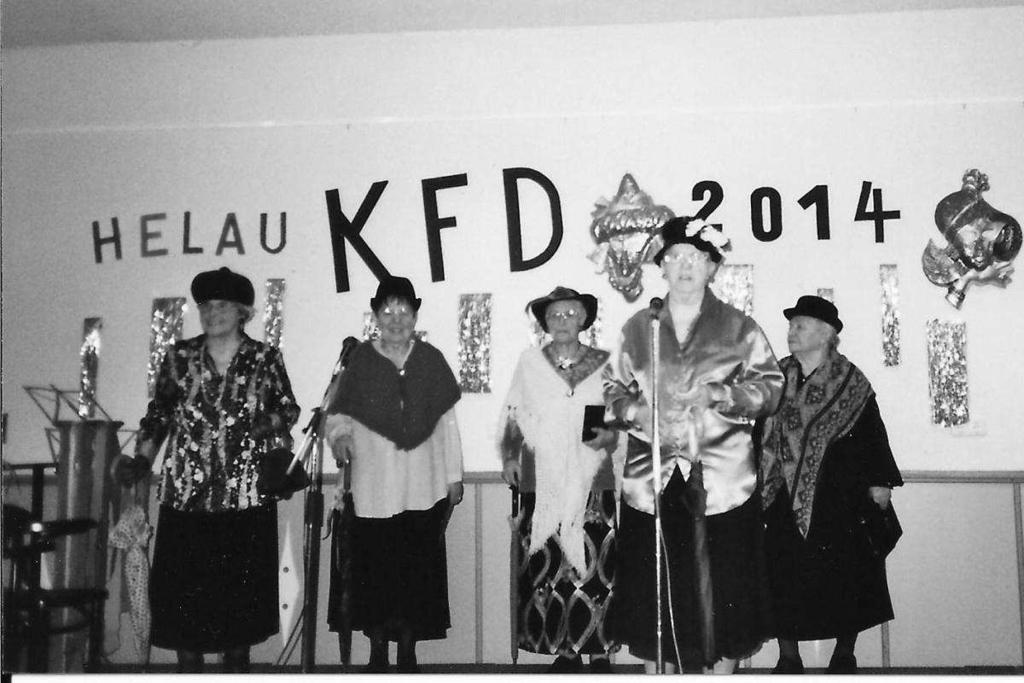 18 Rückblick Frauen- und Seniorenkarneval (20./26. Februar) Boni helau! Am 20. Februar feierten wir mit gutgelaunten Gästen unseren Frauenkarneval.