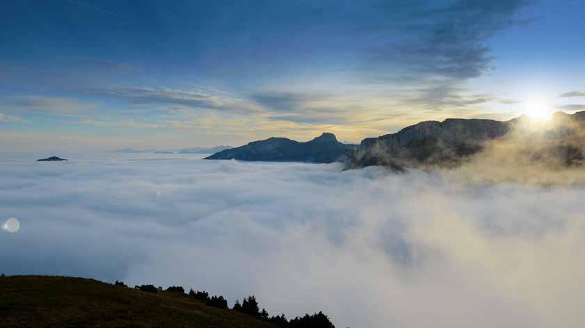 DAS WANDERPARADIES IM HERZEN DES ALPSTEINS Ob Genusswanderer oder Gipfelstürmer, hier oben erleben Sie die atemberaubende Bergwelt des Alpsteins.