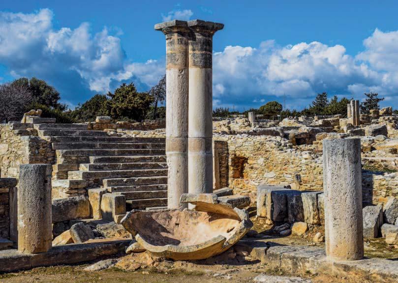 Zypern bildet seit Jahrtausenden eine Kulturbrücke zwischen Orient und Okzident. Das gesunde Klima, die Kunstschätze und beeindruckende Schönheit der Insel machen sie zu einem lohnenswerten Reiseziel.
