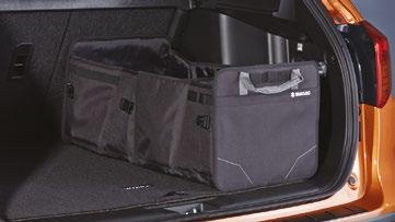 53 Gepäcktasche faltbar schwarz mit Suzuki Logo, mit vier rutschfesten Noppen auf der