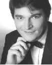 2001 wurde er als Stipendiat des Deutschen Musikwettbewerbs zusammen mit Hilko Dumno in die Bundesauswahl Konzerte junger Künstler" aufgenommen, in deren Rahmen sie 28 Liederabende in ganz