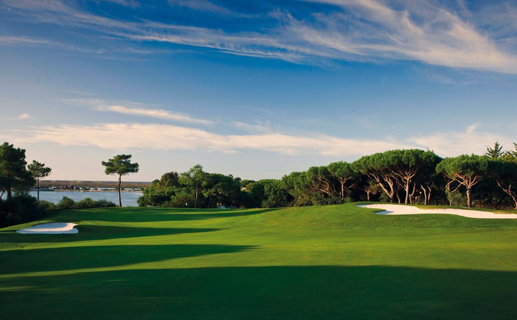 Golfen inmitten der Lagune Die Golfplätze im Parque Natural da Ria Formosa gehören zu den besten Golfplätzen der Algarve.