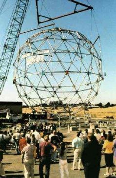 Aktuelle und zukünftige Experimente Sudbury Neutrino Observatory (SNO) Aufbau: