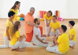 Heute wird der Lehrgang von Yoga-Acharyas geleitet, die dafür von Swami Vishnudevananda persönlich ausgebildet wurden und eine langjährige Praxis- und Lehrerfahrung besitzen. Bis heute haben über 30.