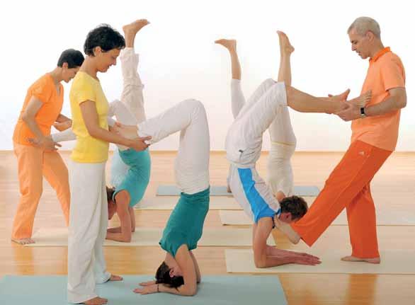 Seite 22 Yogalehrer-Aus- & Fortbildung Yogalehrer-Aus- & Fortbildung Seite 23 Sadhana Intensiv 2-wöchiger Praxiskurs mit 173 Unterrichtseinheiten Vertiefen der eigenen Hatha