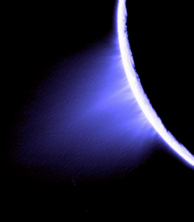 1.2 Die Cassini-Mission Abbildung 1.4: Aufnahmen der Enceladus-Eisfontänen im sichtbaren Licht mit dem Cassini- Instrument ISS. Links: Gesamtansicht des Plumes, in Falschfarben.
