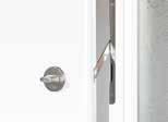Ein unerwünschtes Aufdrücken der Tür wird verhindert. Komfortable Bedienung innen über Drehknopf, außen durch Schlüssel.