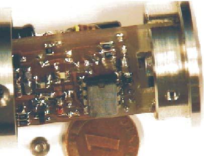 Bild 4 zeigt den geöffneten Prüfkopf mit eingebautem Vorverstärker. Die Verstärkung ist per Software umschaltbar von 50 auf 70 db.