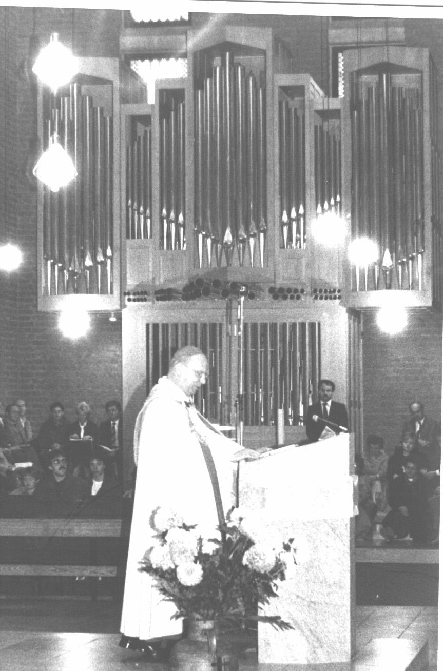 Unser neuer Pfarrer und Präses, Dechant Dr. Manuel Martin- Pozuelo, wurde mit einem Festgottesdienst und anschließender Feier im Pfarrsaal, am 22. September 1985 in sein neues Amt eingeführt.