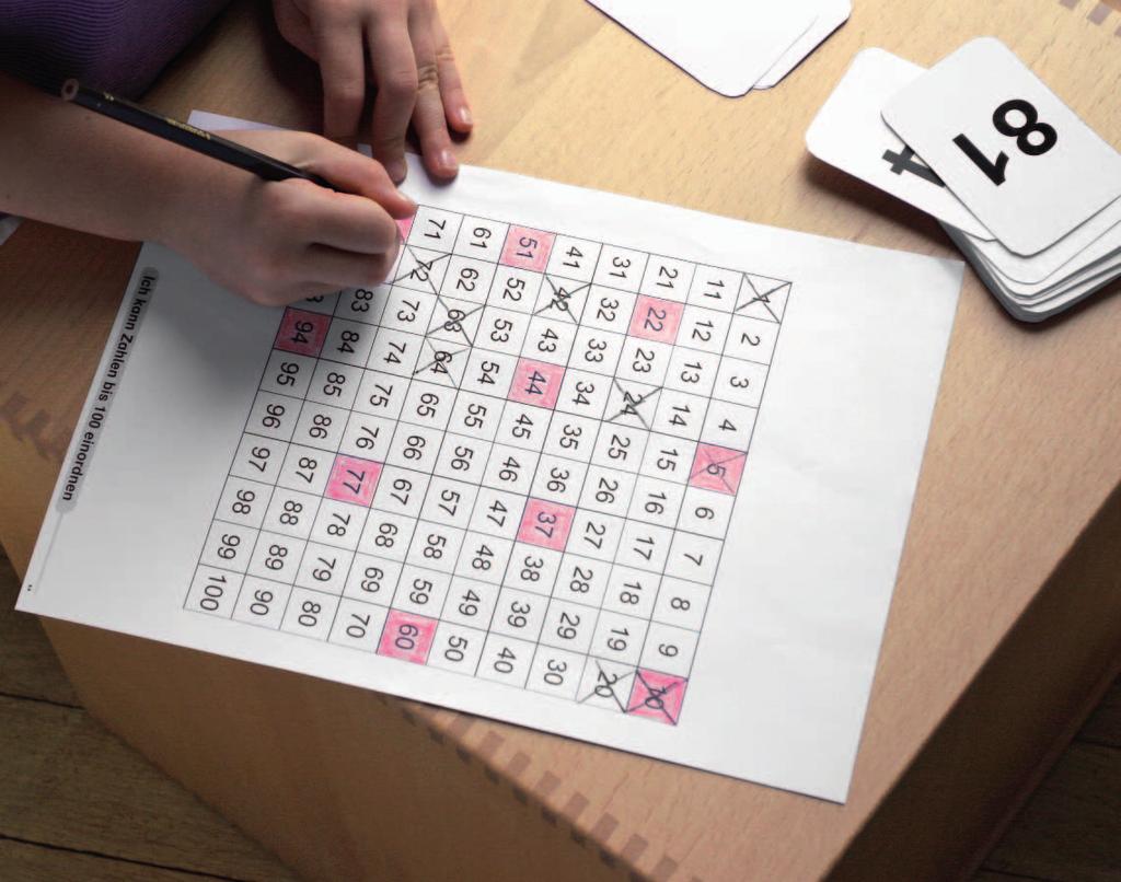 Zahlenkarten von 1 bis 100 22 Lotto in der Hunderter-Tafel: Wo liegen die Zahlen? Suche dir einige Mitspielende. Alle Mitspielenden markieren zehn Felder auf ihrer Hunderter-Tafel.