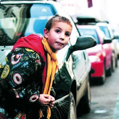 Kinder im Straßenverkehr Lokalisierung von Geräuschen Kinder bis zu 6 Jahren haben noch Schwierigkeiten und können