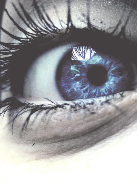 Oder vielleicht doch kaltherzig? HIER findet ihr es raus. :-) Blau-Grüne Augen sind sehr gefährlich. Sie finden immer den Richtigen in der Liebe. Sie können auch sehr romantisch sein.