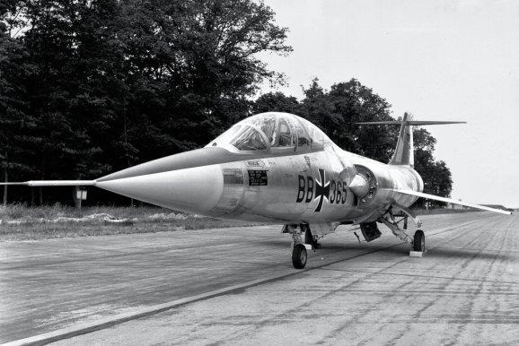 Die Trainerversion F-104F des Starfighters.