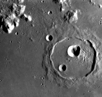Januar 2005 mit der AMIE-Kamera. Im Nordwesten ist das Promontorium Agassiz der Alpes Montes sichtbar. Cassini Erfahrungen im Betrieb Ohne Geld gestaltet sich der Alltag schwieriger.