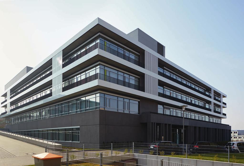 16-17 Gottlob Rommel Bauunternehmung GmbH & Co. KG Robert-Bosch-Krankenhaus GmbH, vertreten durch Robert Bosch GmbH C/RE Auftragssumme Funktionsgebäude brutto ca. 9,8 Mio.