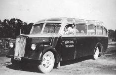 Larcher Touristik GmbH Unser Familienunternehmen wurde 1945 gegründet. Die Aufnahme des öffentlichen Linienverkehrs Poing Ebersberg begann mit einem Opel Blitz Omnibus mit Holzgaser.