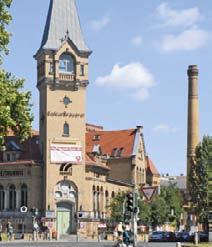 Familien in die sanierten Gründerzeitbauten Pankows. Rund um Kollwitzoder Helmholtzplatz reihen sich Lokale und Cafés aneinander.