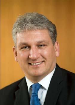 VORSTAND Jörg Klowat Finanz-Vorstand (CFO) Branchenerfahrung seit 1999 CFO