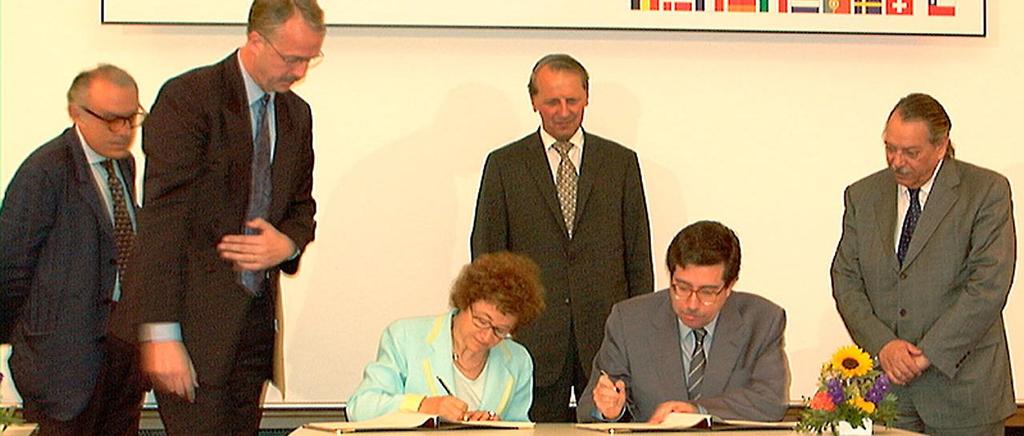 7. Mai 2001 Portugal tritt der ESO