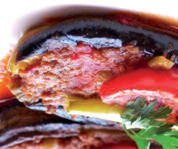 Warme Speisen 85 Karni Yarik mit Aubergine, Hackfleisch, Paprika, Tomaten, Bulgur & Joghurtsoße.
