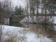 Umflutwehr Nahe Märkisch Buchholz, km 1,3 mit Brücke Dahme-Umflutkanal Zustand Empfehlung Guter Zustand mit Gebäuden und einer Brücke.