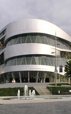 Mercedes Benz Museum in Stuttgart Unter den besten der Welt Die Fahrzeuge von Mercedes Benz gehören seit jeher zu den besten der Welt.