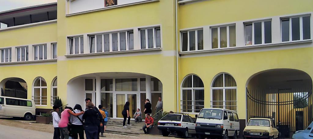 osteuropahilfe Internationales Hilfswerk «Triumph des Herzens Team Wallride Wiesels - Unsere Zusatzprojekte Im Kinderzentrum der Osteuropahilfe in Bocsa (Rumänien) werden jeden Tag rund 130 Kinder