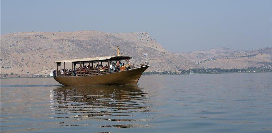 3. Tag Galiläa See Genezareth Tabgha Kapernaum Berg der Seligpreisung Jesus Boot Golanhöhen Galiläa Morgens unternehmen Sie zunächst eine Tour durch den Kibbutz und erfahren, welche Besonderheiten