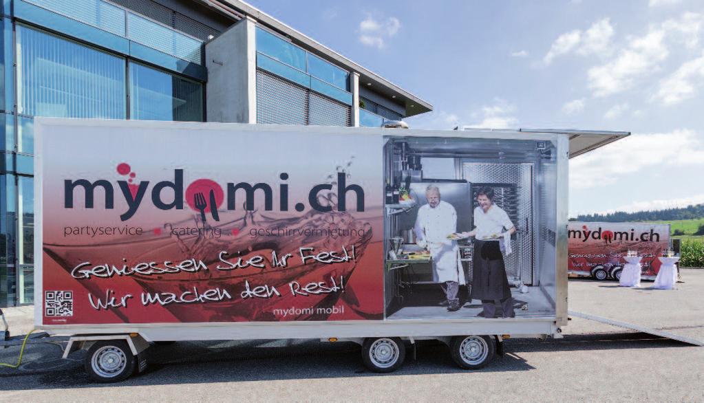 «Geniessen Sie Ihr Fest wir machen den Rest!» so heisst das Motto des Cateringunternehmens «Mydomi.ch». Im Bild zwei der drei Catering-Anhänger.
