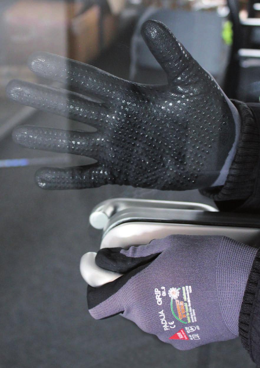 PADUA GRIP Nahtloser Montagehandschuh mit einer feinen Nitril-Benoppung in den Handinnenflächen und Fingerkuppen sorgen für hervorragenden Grip.