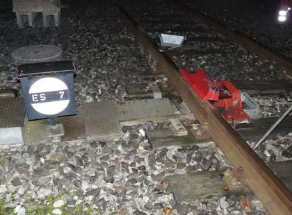 Foto 2 Foto 3 Foto 4 Ueberfahrene Entgleisungsvorrichtung Schienenbruch in Gleis