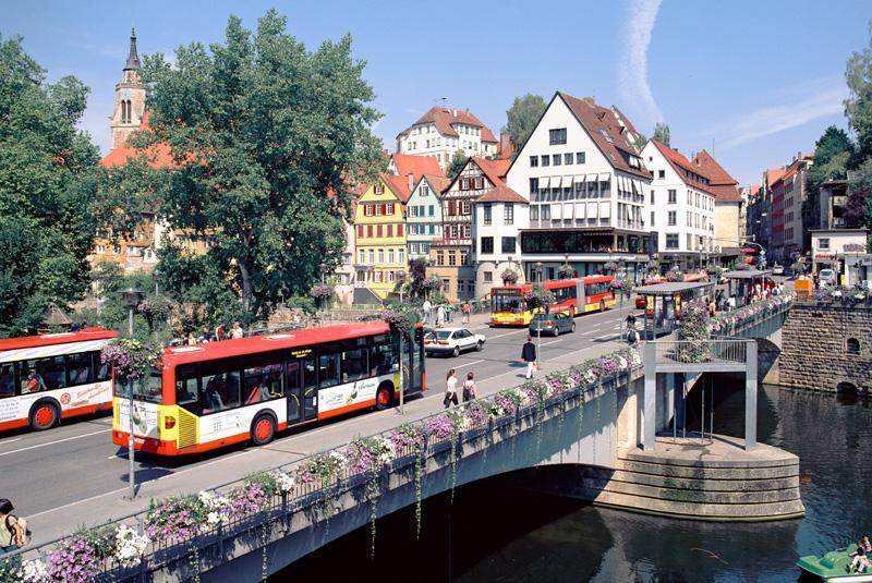 Tübingen eine alte Universitätsstadt über 83.000 Einwohner, über 28.
