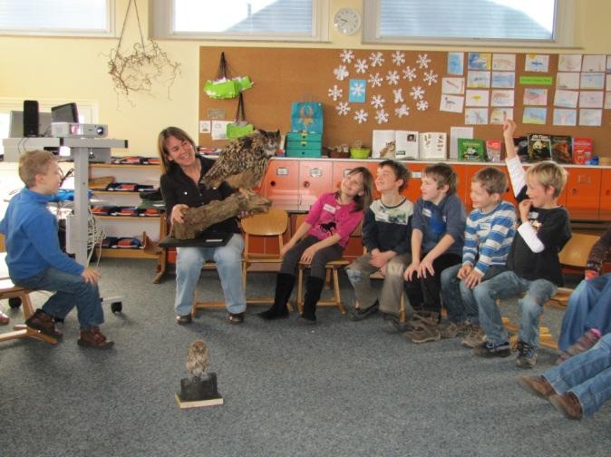 Umweltbildung - Bildung für nach- haltige Entwicklung Führungen Im Jahr 2012 konnten im NABU-Vogelschutzzentrum 18 Führungen für insgesamt 284 Personen von uns durchgeführt werden.