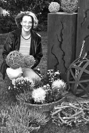00 Uhr die Floristin Sylvia Santner eine Verkaufsausstellung rund um den Grabschmuck zu Allerheiligen.