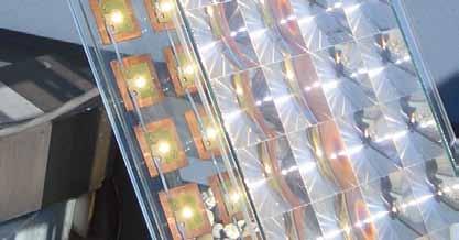 FLATCON -Modul Organische Solarzellen Im FLATCON -Modul wird Sonnenlicht optisch fokussiert und auf kleine Solarzellen gelenkt.
