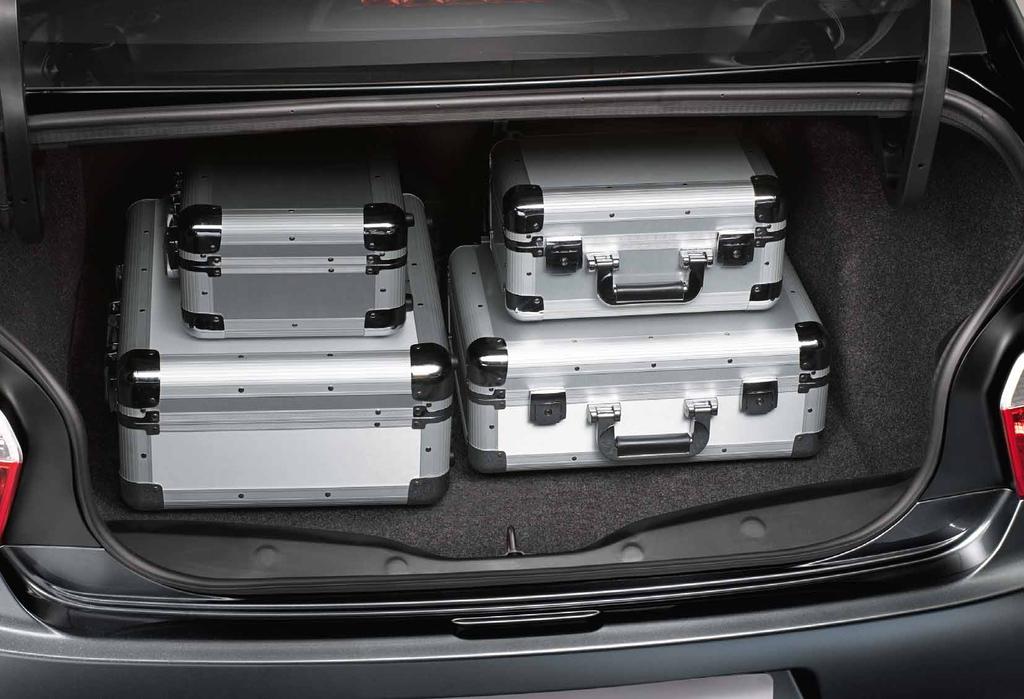 EIN MODULARER INNENRAUM Der leicht zugängliche und praktische Kofferraum bietet mit 506 Litern (VDA) eines der größten Volumen seiner