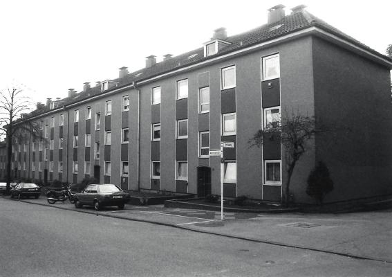 W Mehrfamilienhaus, Baujahr 1958 bis 1968 ca. 2600 153 43 121 143 Die durchschnittliche Wohnfläche liegt bei ca. 550 m².