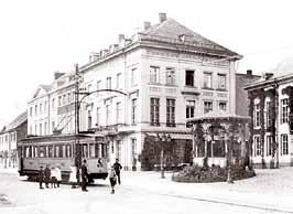 Bereits 1873 und 1874 bemühten sich der belgische Unternehmer van der Velde und die Banque de Bruxelles um eine Genehmigung zum Bau und Betrieb einer Straßenbahn in Aachen.