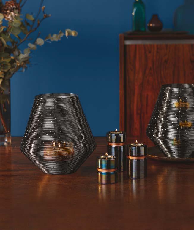 Teelichthalter-Trio Schimmernde Glasur Keramikhalter mit Kupferband und effektvoll schimmerndem Dekor keiner gleicht dem anderen! H: 13, 10 und 7 cm.