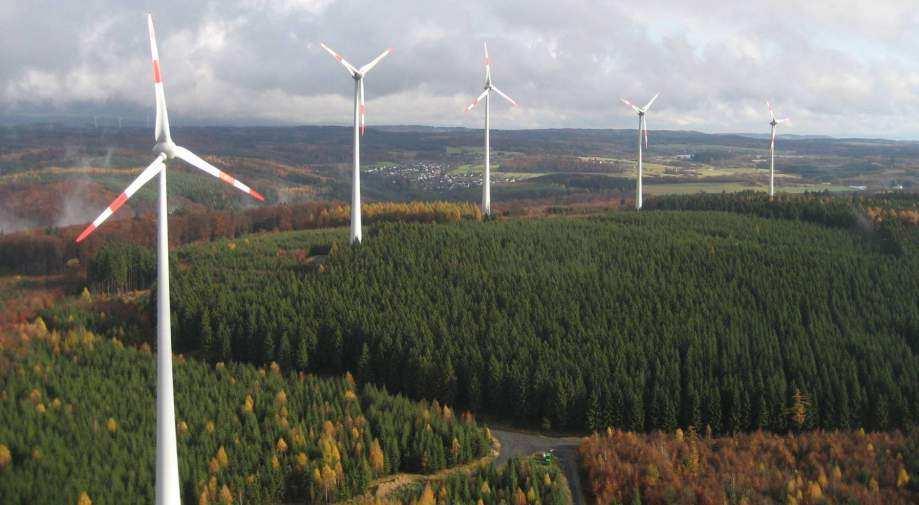 Referenzen Wind-Projekte im Wald -Standort: Mehring, Rheinland-Pfalz Inbetriebnahme: 2005 / 2006 -Hersteller /