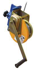 Persönliche Schutzausrüstung Dreibein & Fünfbein & Rettungswinden Die abgebildete Rettungswinde ist optional erhältlich.