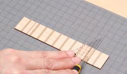 Akagi: Bauphase 45 Der Hangar Werkzeug und Material Schleifpapier Pinsel Weißleim Graue Farbe Pinzette Weiße Farbe Hobbymesser Lineal / Doppelseitiges
