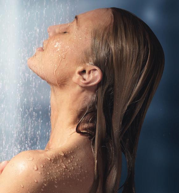 Beleben Sie Geist, Körper und Seele mit einer anregenden Dusche.