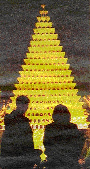 Figurierte Zahlen 4 Polygonal- und Pyramidalzahlen Zu dem untenstehenden Bild aus einer süddeutschen Wochenzeitung gehörte der Text: Der etwas andere Weihnachtsbaum in Tokio: Aus 3000