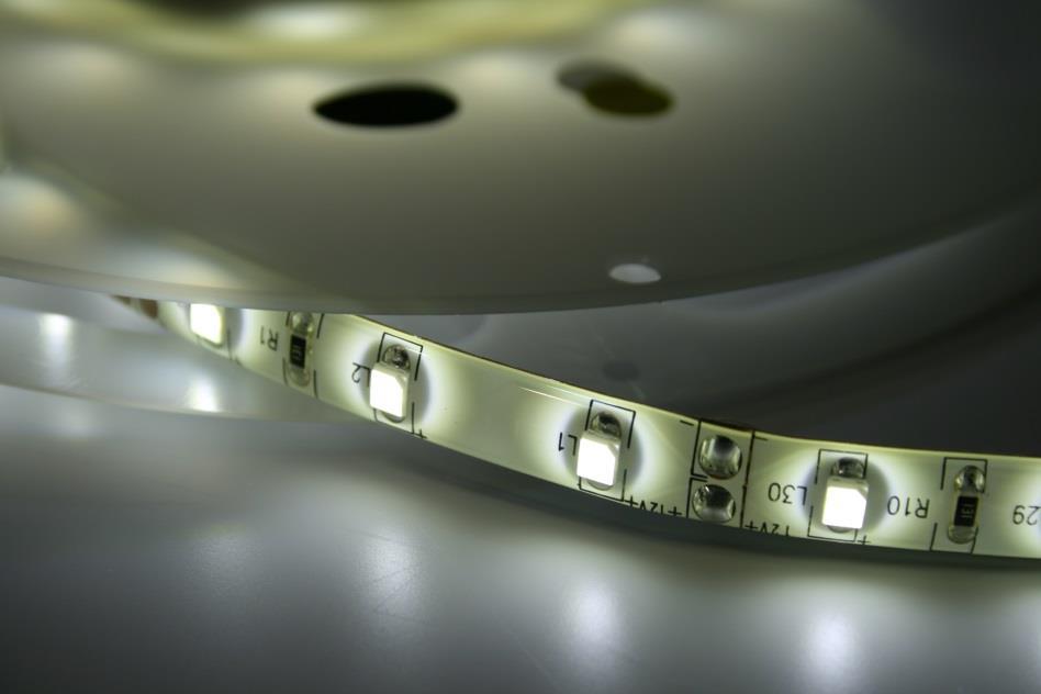 LED Lichtbänder LED Lichtbänder double-white Individuell einstellbares Lichtband, zwischen KW 4 und WW. Zubehör zu diesem Artikel finden sie auf Seite 4.