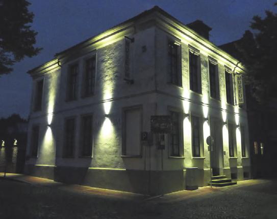 Das Koenraad-Bosman-Museum wurde mit einer indirekten Fassaden-Beleuchtung in stromsparender LED-Technik versehen und wird nun, genauso wie die Stadtbücherei am Markt, ins rechte Licht gerückt, freut