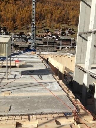 Die eingeplanten Fugen im Bereich der Verzahnungen wurden am Bau mittels dem Beton des am Bau ergänzten Überbetons verfüllt.