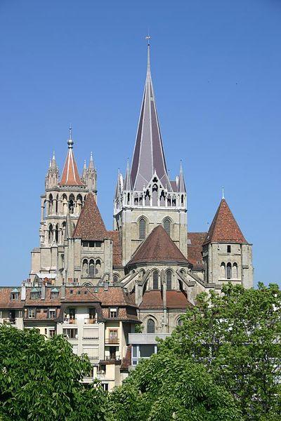 Lausanne Lausanne ist die Hauptstadt des Kantons Waadt und auch der Sitz des Internationalen Olympischen Komitees. Die malerische Stadt liegt am Genfersee.